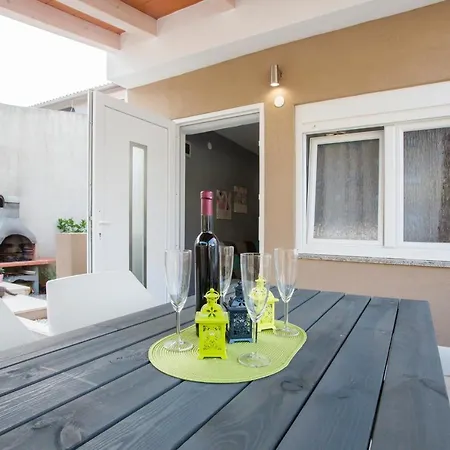 Lena Apartman Pula