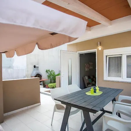 Lena Apartman Pula