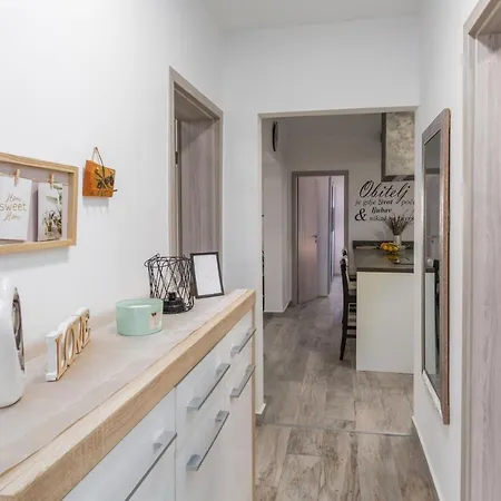 Appartement Lena *