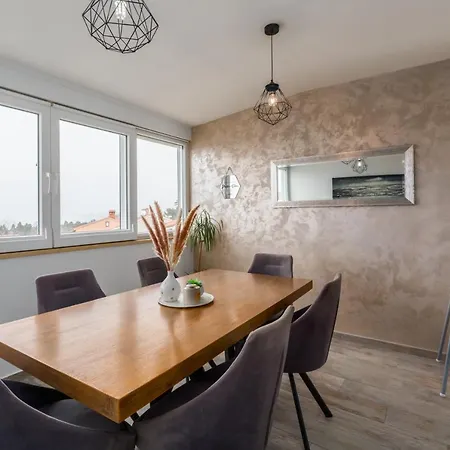 Apartman Lena *