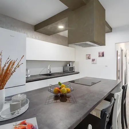 Lena Apartment Pula