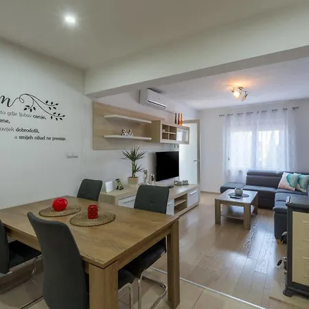Apartment Lena Pula