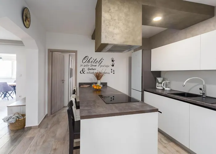 Lena Appartement *
