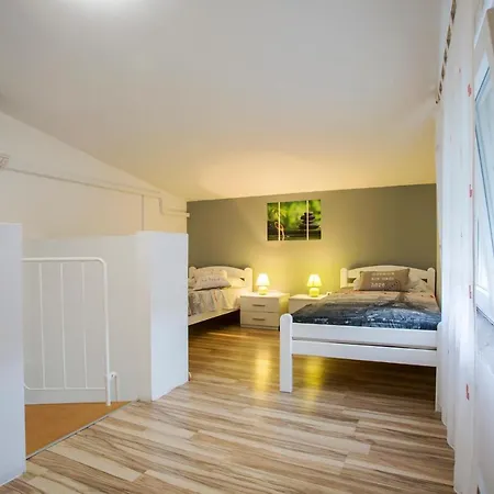 Lena Apartman