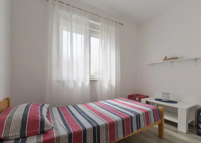 Lena Apartman Pula
